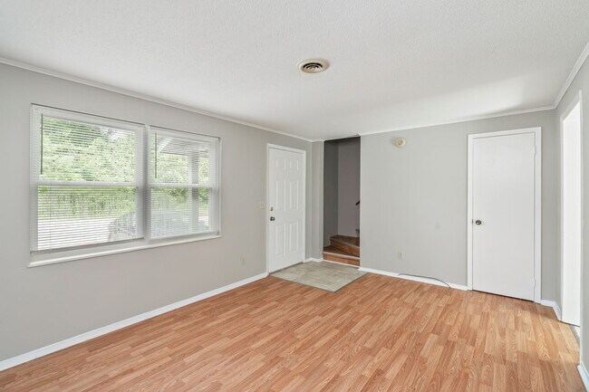 Foto del edificio - 302 Wakefield Rd