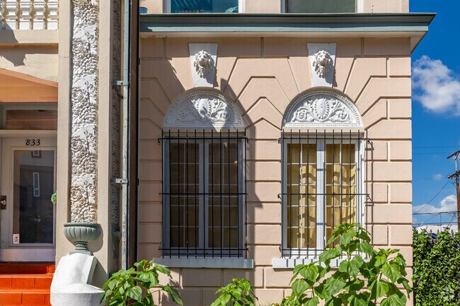 Foto del edificio - 833 S Mariposa Ave