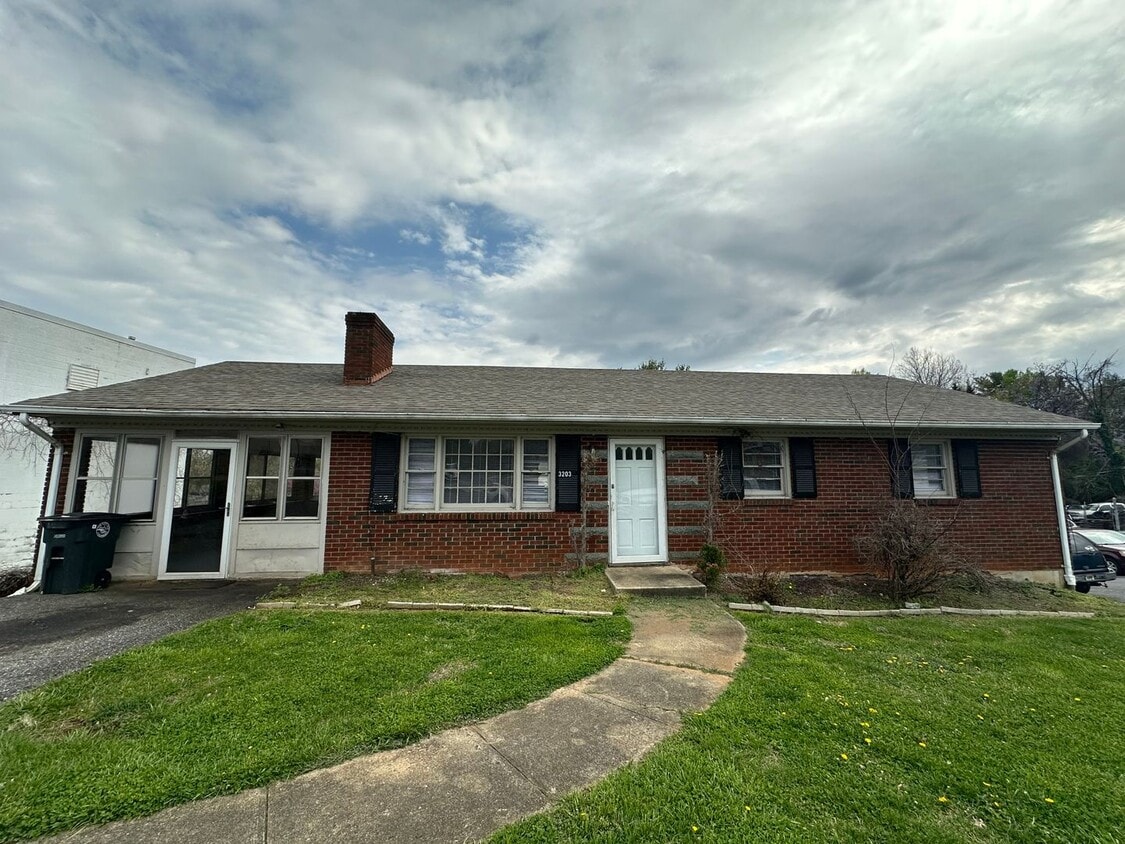 Photo - 3203 Old Forest Rd