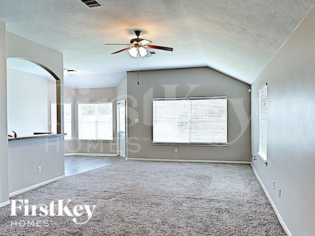 Building Photo - 19707 Cozy Cabbin Dr