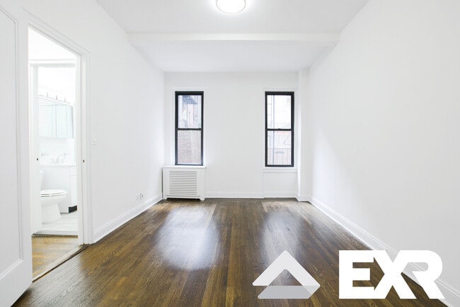 Building Photo - 140 E 46th St