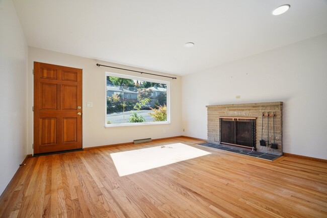 Building Photo - 3816 NE 91st St
