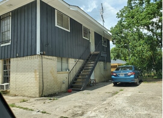 Primary Photo - 1303 S 2nd St