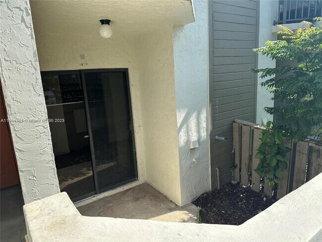 Foto del edificio - 5595 Courtyard Dr