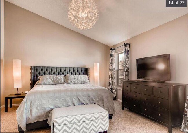Foto del edificio - AMAZING! 4 BED/4 BATH TOWNHOUSE IN MAPLE G...