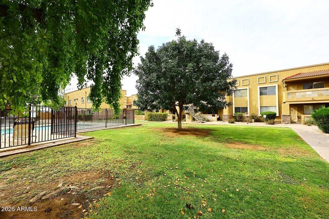 Foto del edificio - 303 N Miller Rd