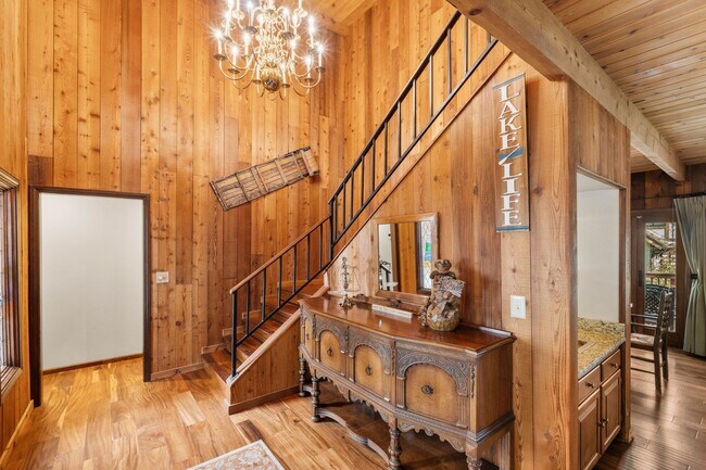 Foto del edificio - Brilliant Tavern Bay Home