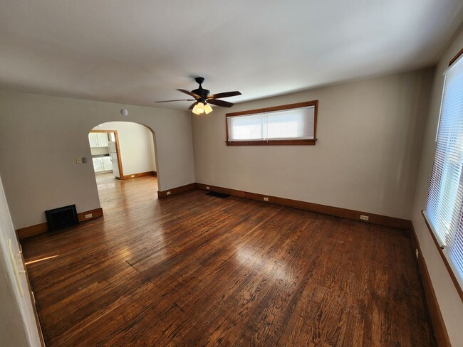 Building Photo - Great House in Rock Island  2 Bedroom