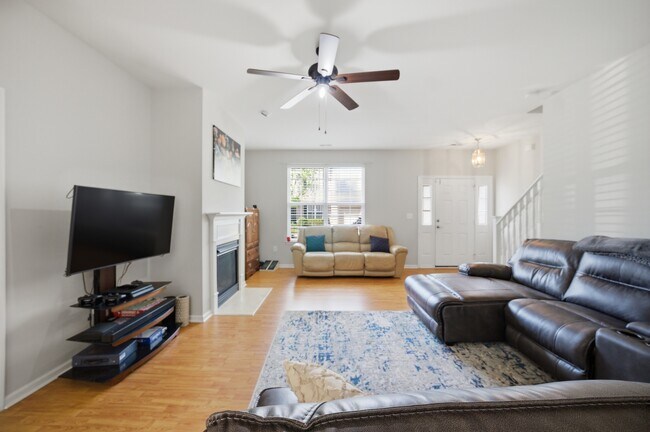 Foto del edificio - 5325 Brinsley Ln