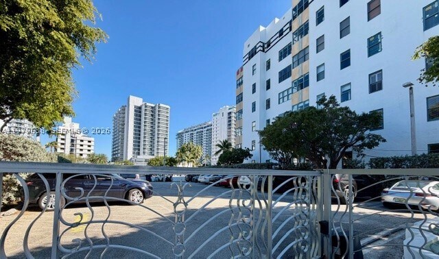 Building Photo - 2445 Lake Pancoast Dr