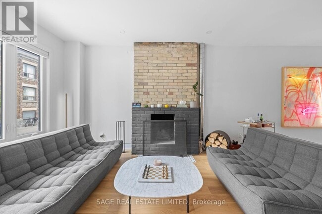 Building Photo - 7 Gore St