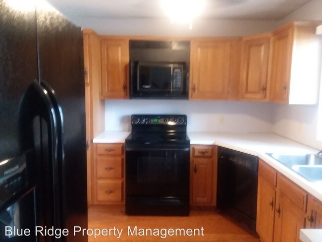 Building Photo - 3 br, 2.5 bath House - 112 Scotland Road #A5