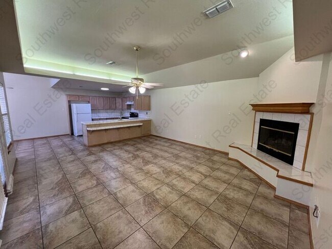 Building Photo - Beautiful 2 Bedroom 2 Bathroom Home- Colonial Park Area