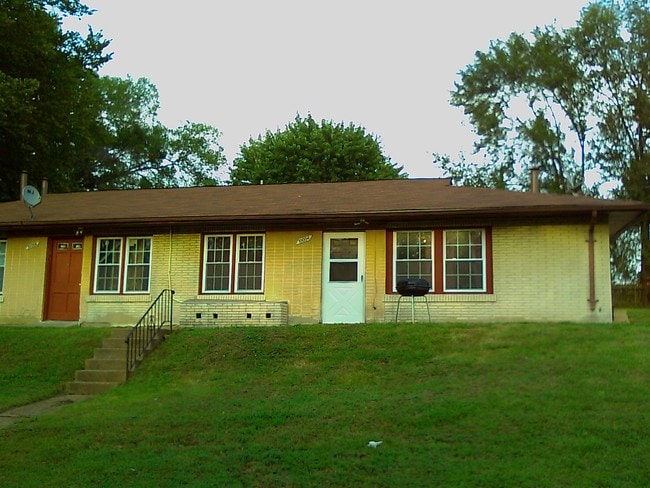 Building Photo - 10004 Balboa Dr