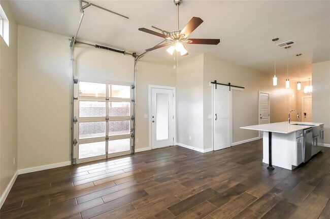 Building Photo - 11215 Paradise Out Ln