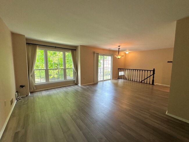 Building Photo - 2 bedrooms, 2.5 bathrooms