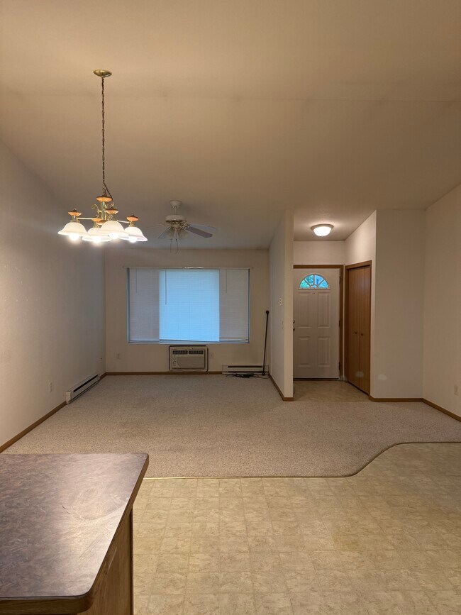 Foto del edificio - 7948 Greenwood Rd