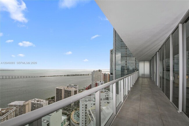 Building Photo - 1300 Brickell Bay Dr