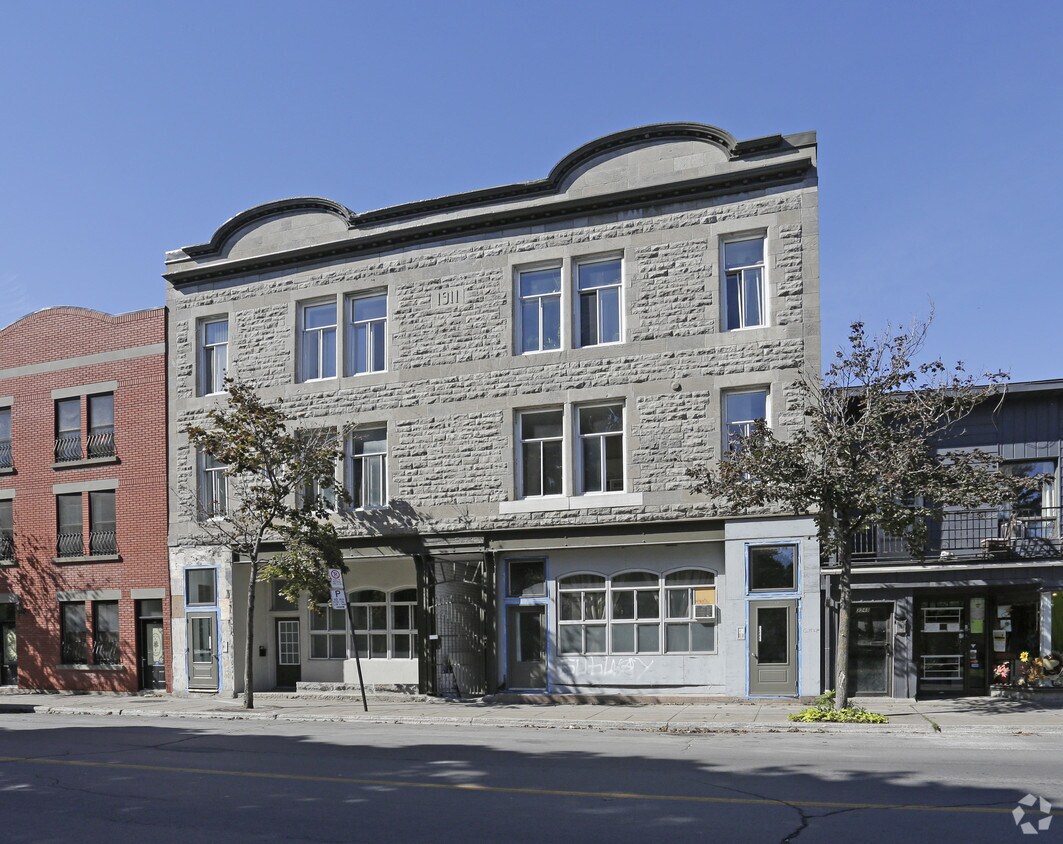 Building Photo - 3237-3245 Sainte-Catherine Rue E