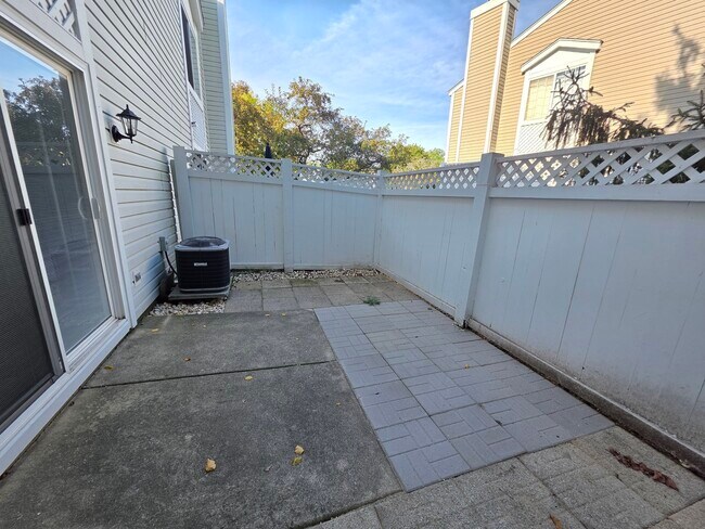 Foto del edificio - 338 Bunker Hill Cir