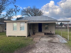 Building Photo - 815 E Railroad Ave