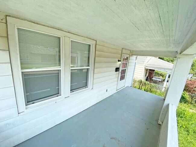Building Photo - 1105 Pursell Ave