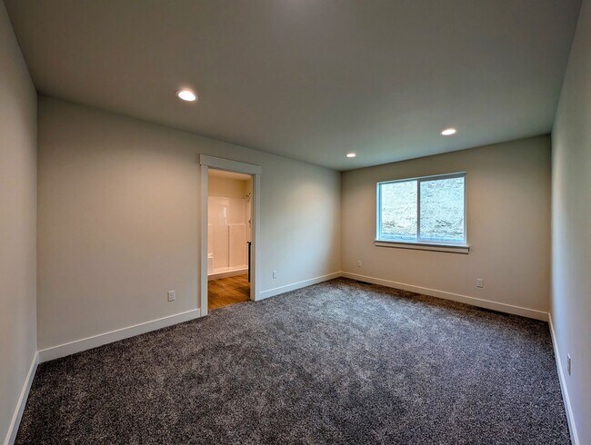 Foto del edificio - **New Construction** FOUR Bedroom House for Rent in Eastmont School District!