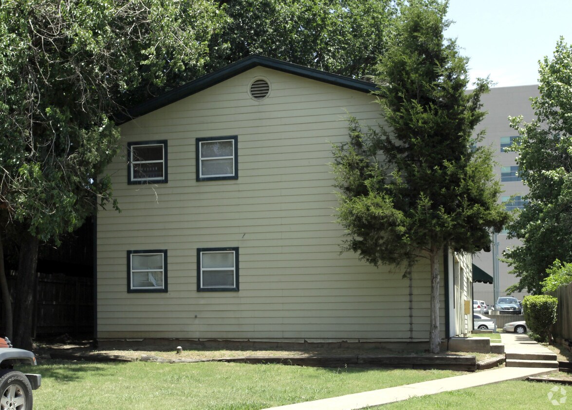 Building Photo - 1144 S St Louis Ave