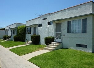 Building Photo - 2419 Arizona Ave