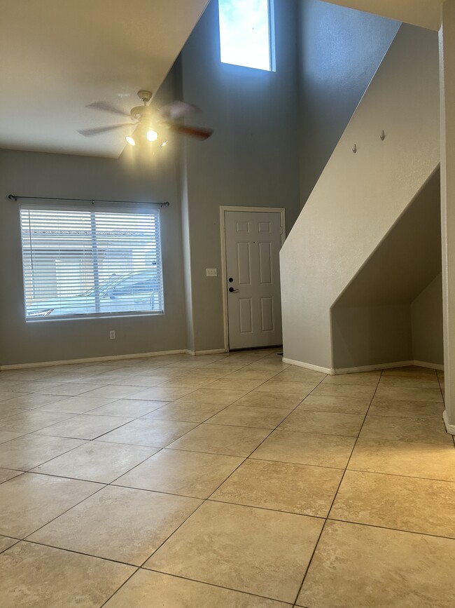 Building Photo - 85 Falcon Feather Way