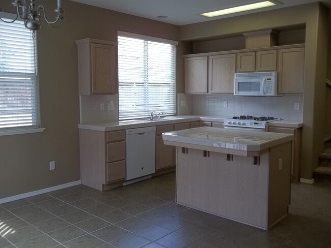Building Photo - 2-Story home located in the gated communit...