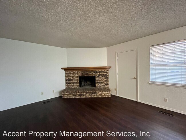 Building Photo - 3 br, 2 bath House - 111 East Canton Street