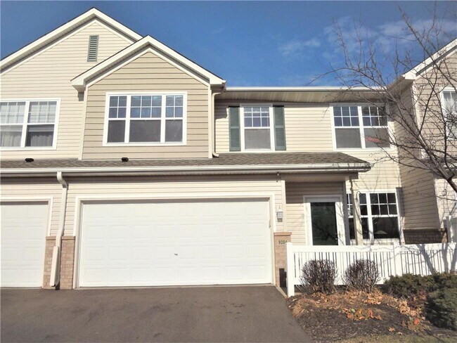 Building Photo - 9204 Holly Ln N