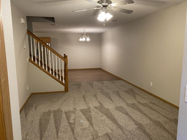 Building Photo - 410 Cedar Pl