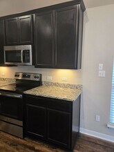 Building Photo - 1609 Hillside Dr