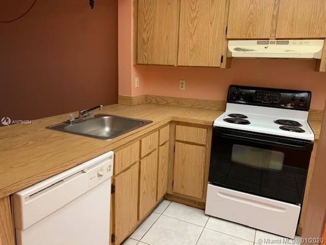 Foto del edificio - 861 NE 207th Ln