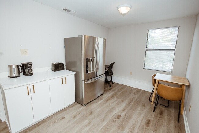 Foto del edificio - 3625 Maple Ave