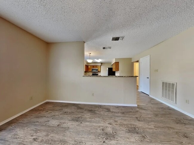 Building Photo - 2614 Remmington Dr