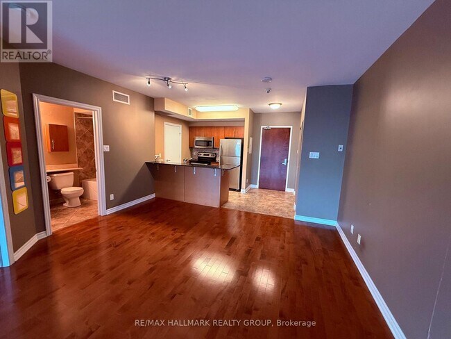 Photo du bâtiment - 1701-200-1200 Rideau St