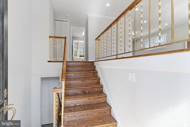 Foto del edificio - 9116 Hamilton Dr