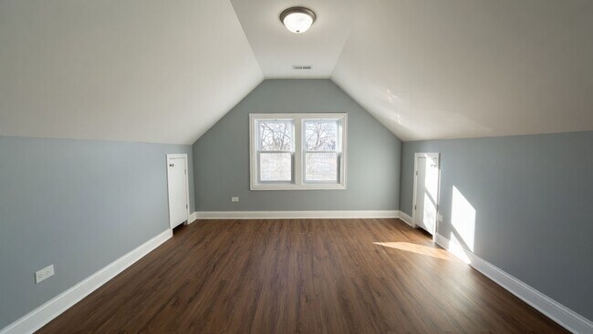 Foto del edificio - 2717 N Rutherford Ave