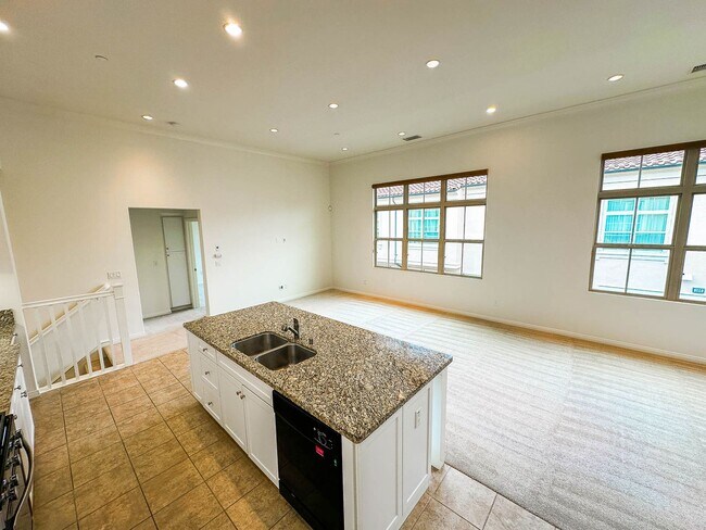 Foto del edificio - Beautiful 2 Bed/2 Bath Irvine Condo for Lease