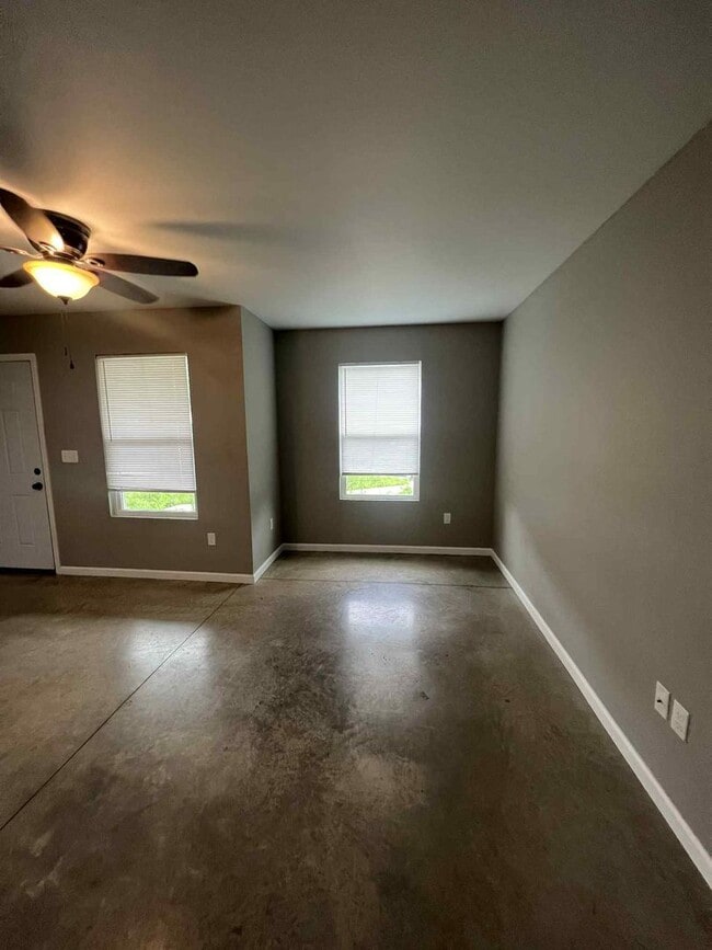 Building Photo - 206-208 N Wall Duplex