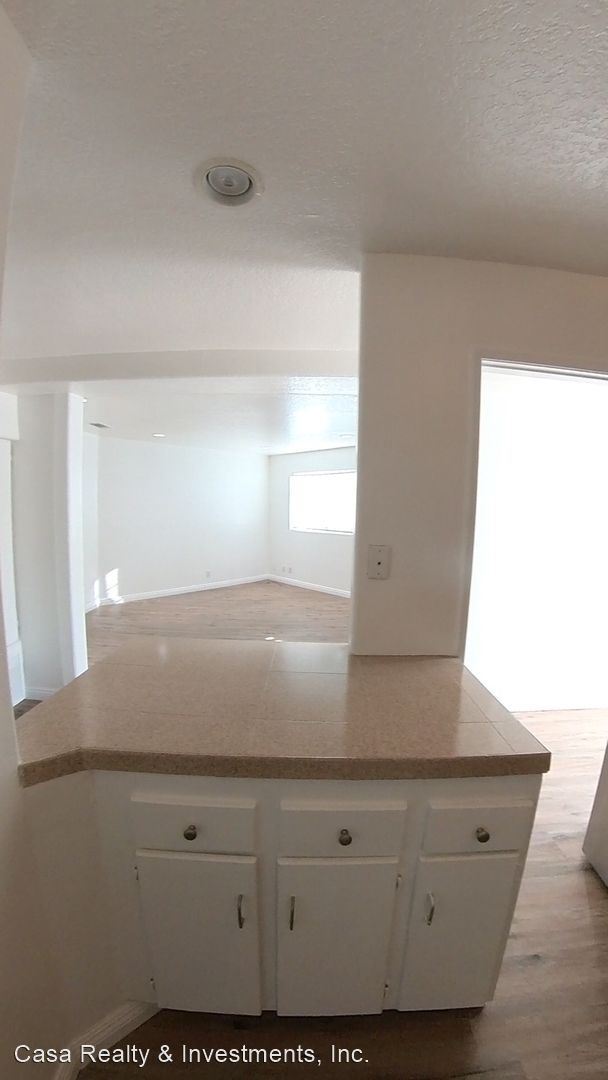 Building Photo - 2 br, 3 bath House - 7050 S La Cienega Blv...