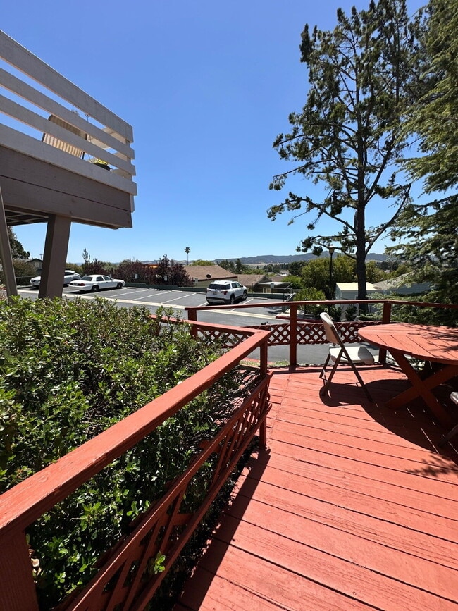 Building Photo - Move-In Ready - 1 BR, 1 BA Unit Utilities Included, $1,950