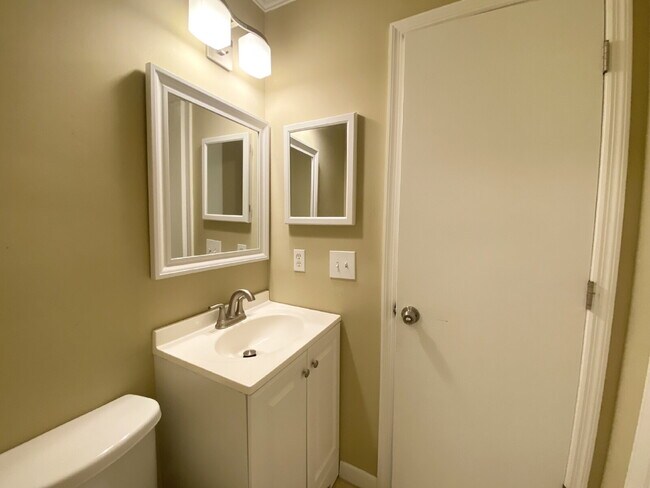 Foto del edificio - Two Bedroom Condo Located close to Everything Hilton Head Island has to Offer!
