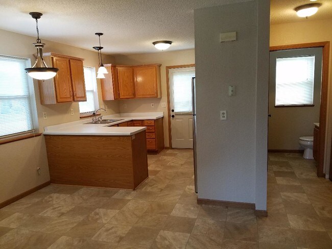 Kitchen - 613 Robin Rd