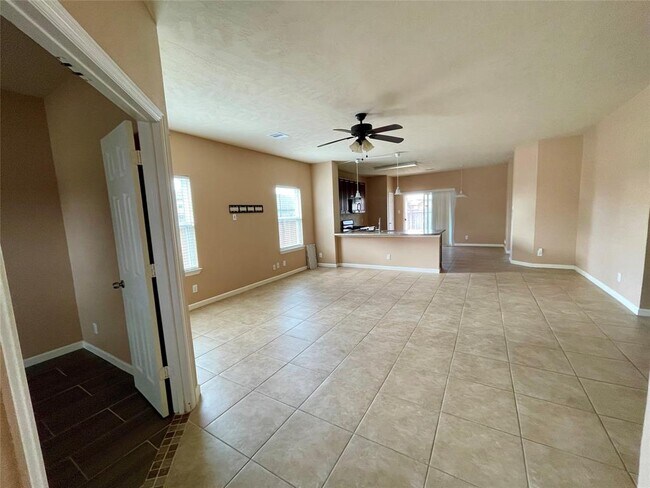 Building Photo - 10803 Woodwind Shadows Dr