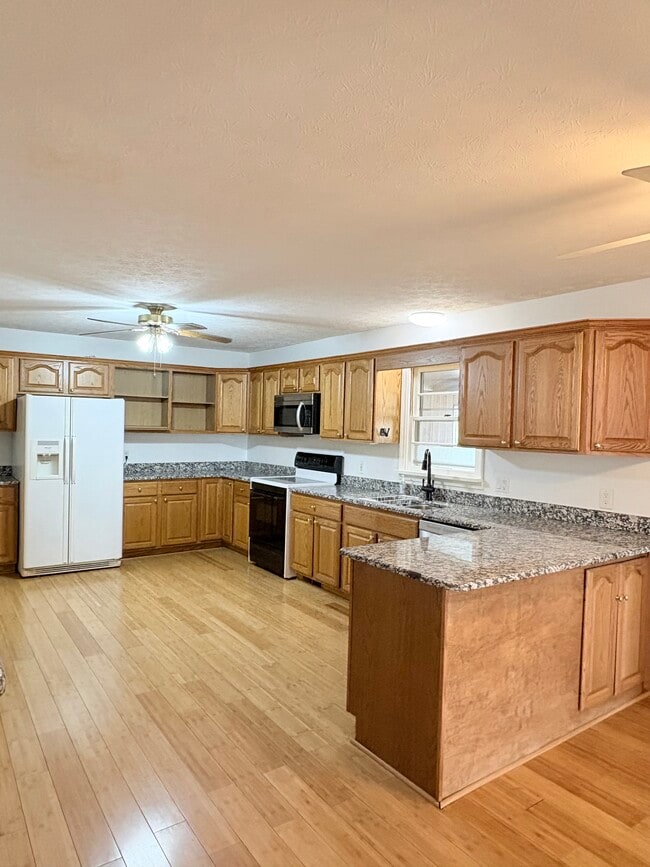 Building Photo - 11 Hightower Ct