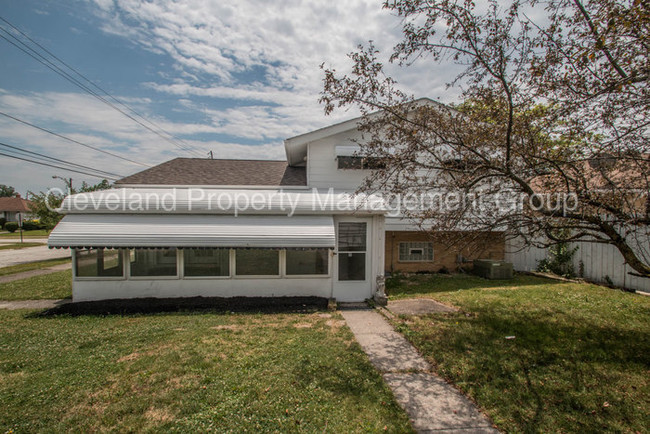 Foto del edificio - 15609 Shirley Ave